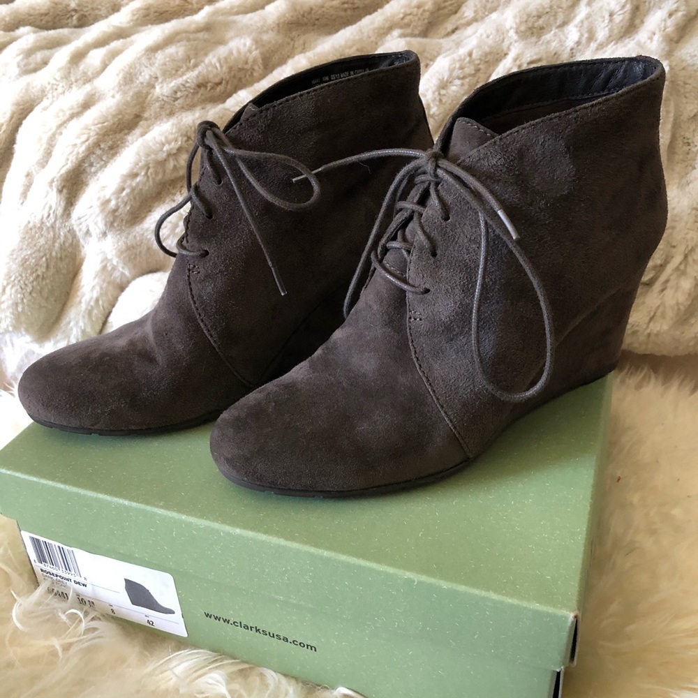 Clark’s Artisan Suede Wedge Lace Up Bootie - Picture 8 of 8